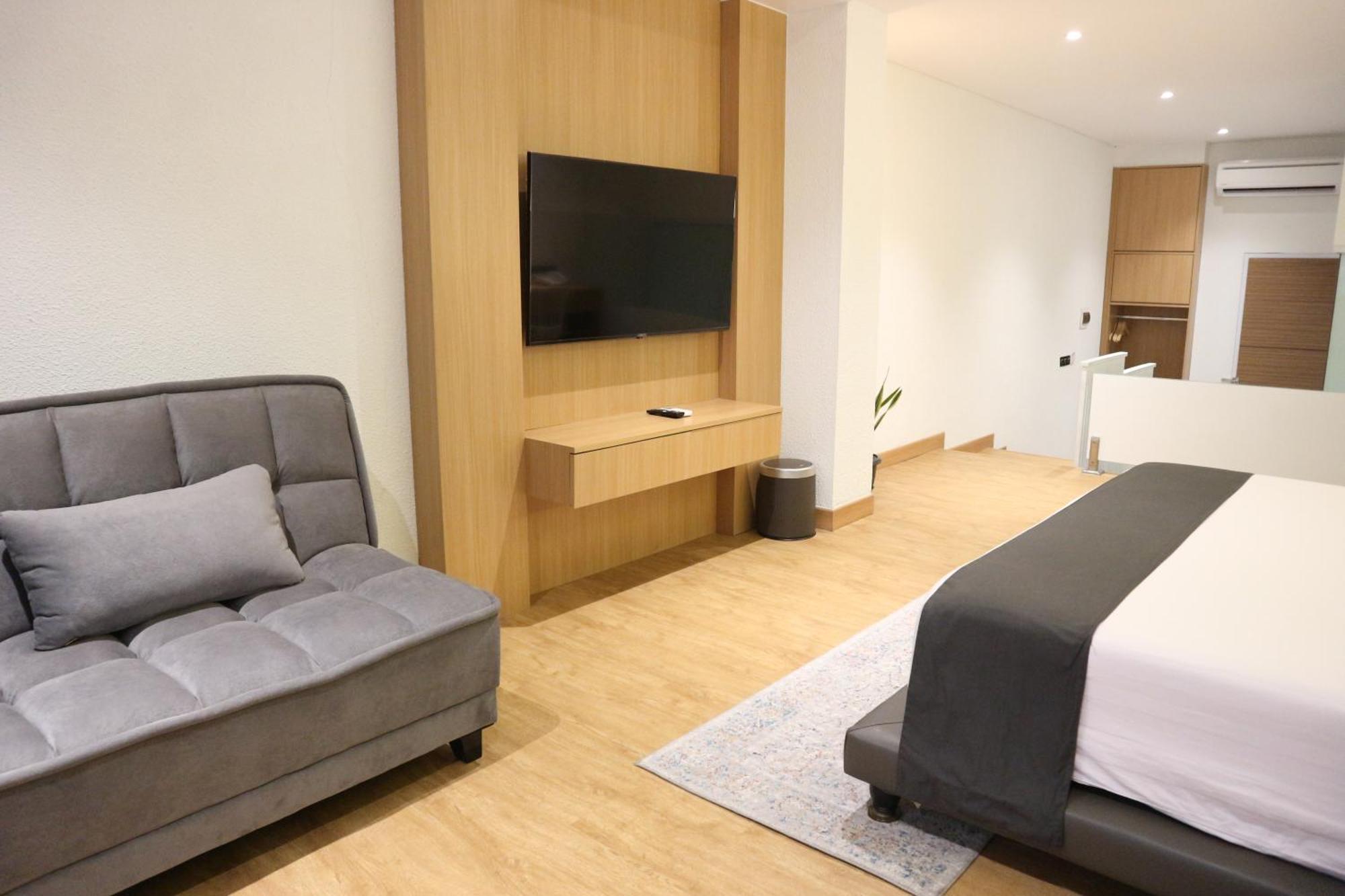Treehouse Suites - Boutique Serviced Apartment Yakarta Exterior foto