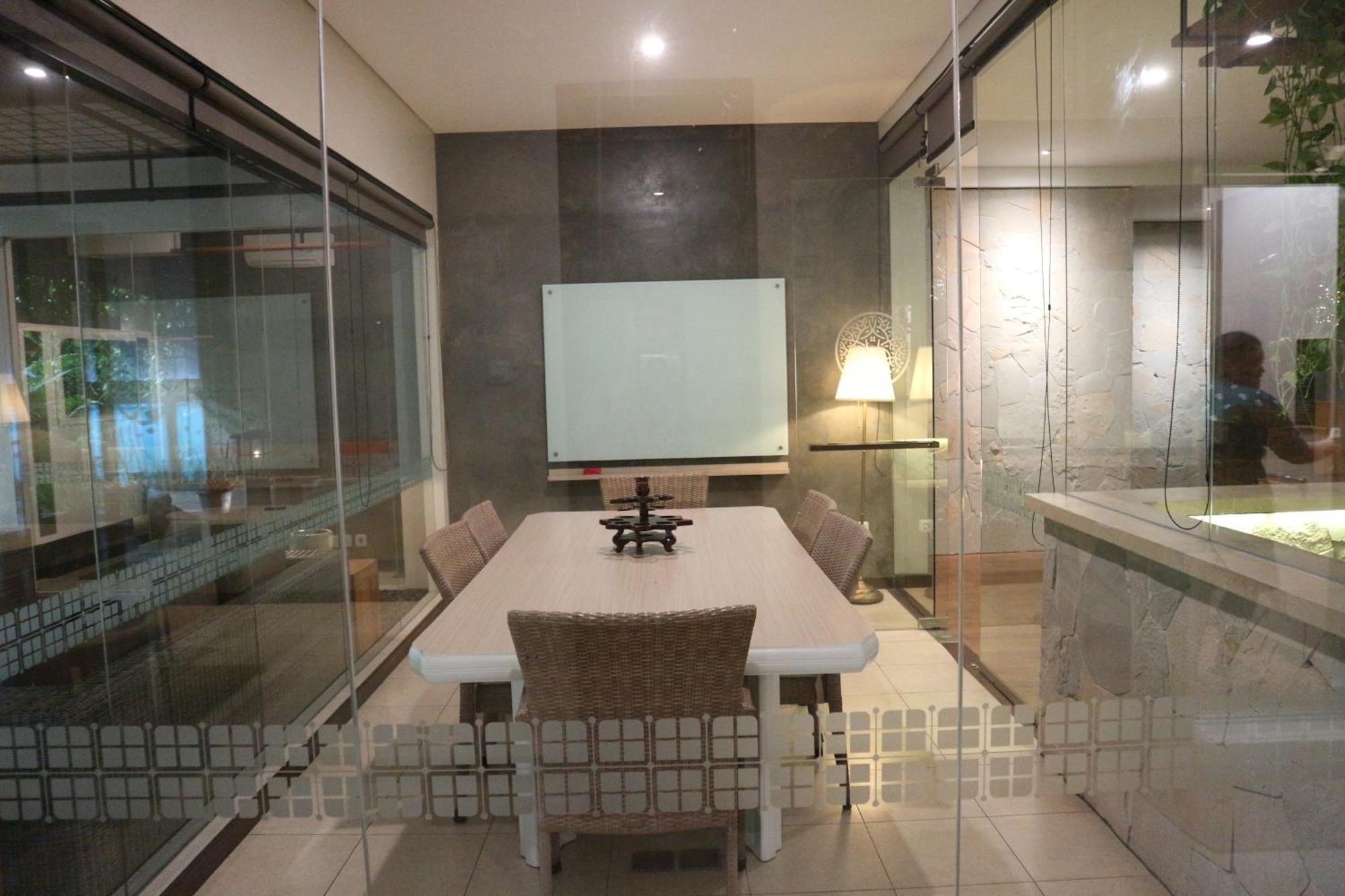 Treehouse Suites - Boutique Serviced Apartment Yakarta Exterior foto